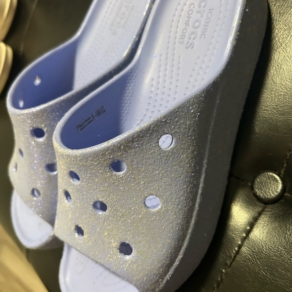 ❌SOLDCROCS Purple Sandals Ventilated Slip-On Design - Picture 2 of 4